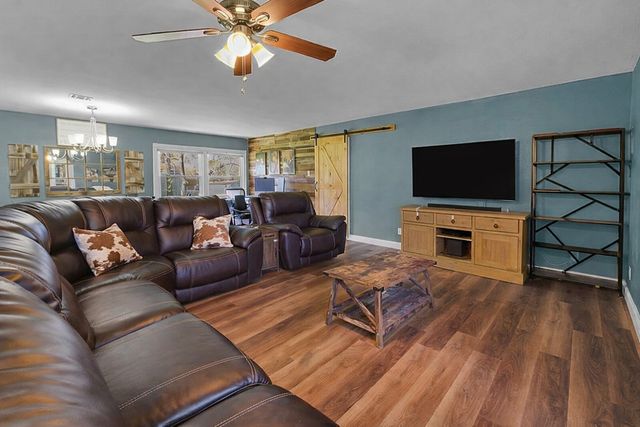 424 Randle Drive, Woodway, TX 76712