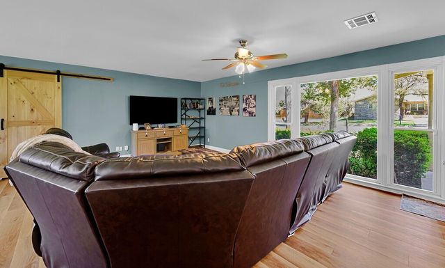 424 Randle Drive, Woodway, TX 76712