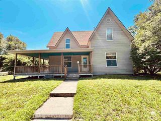 203 W Court, Clay Center, KS 67432