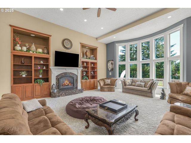 13400 Se 222ND Dr, Damascus, OR 97089