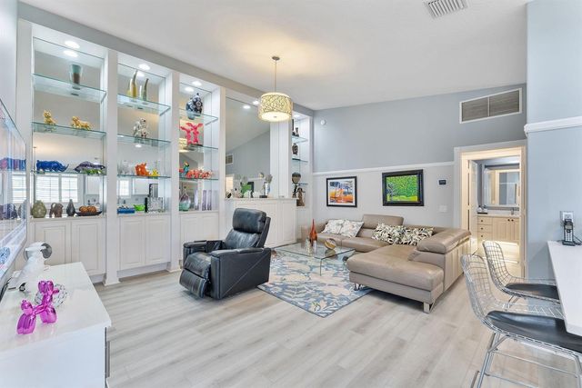 8210 Saint Johns Court, Wellington, FL 33414