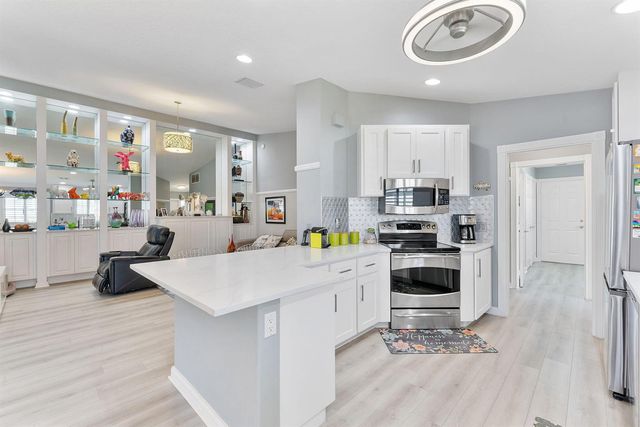 8210 Saint Johns Court, Wellington, FL 33414