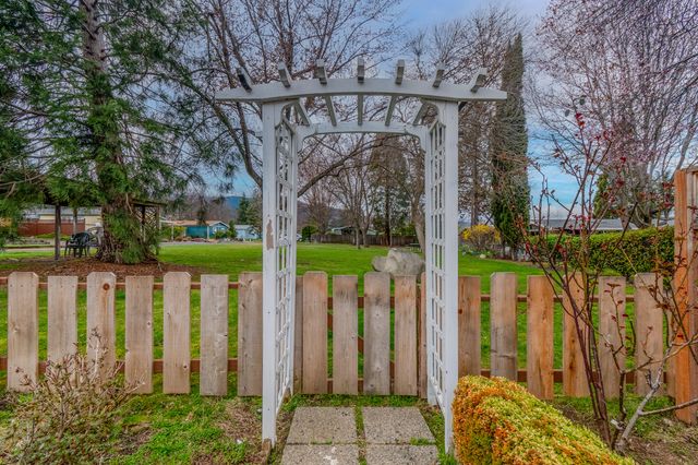 215 Tolman Creek Road SPC 31, Ashland, OR 97520