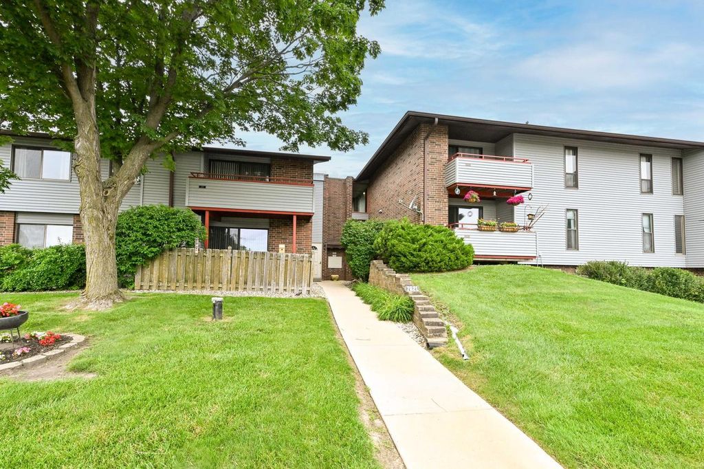 7921 S 68th STREET #207, Franklin, WI 53132