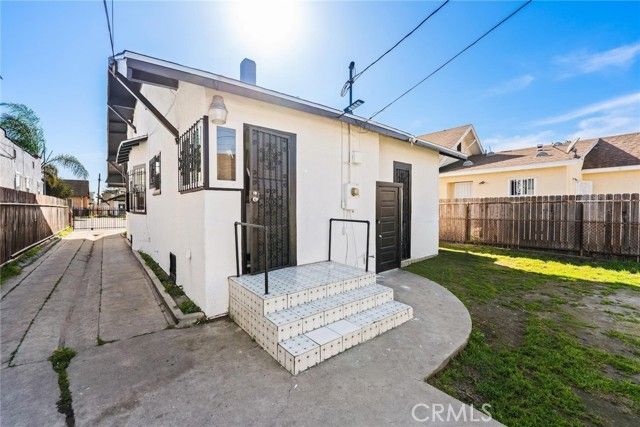 651 W Gage, Los Angeles, CA 90044