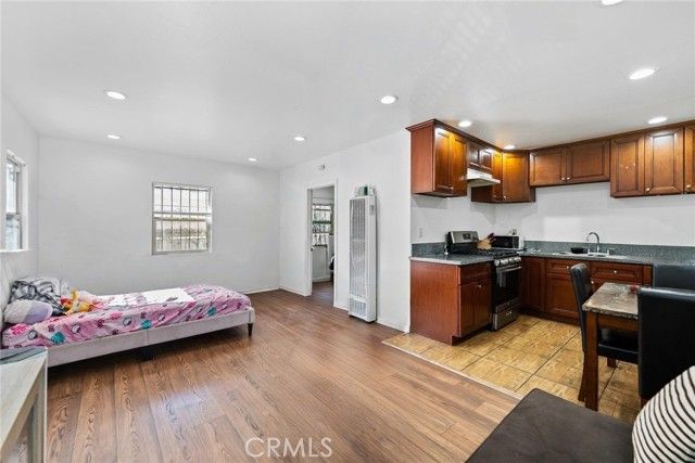 651 W Gage, Los Angeles, CA 90044