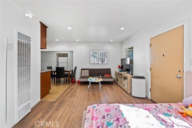 651 W Gage, Los Angeles, CA 90044