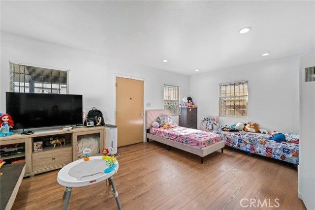 651 W Gage, Los Angeles, CA 90044