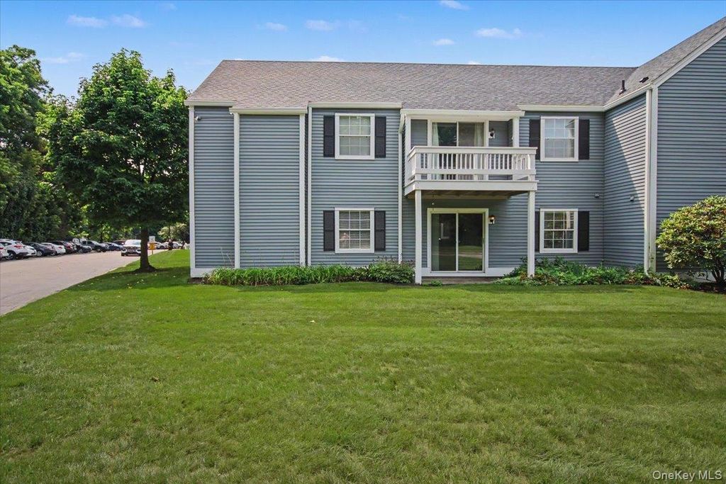 902 Commons Way D, Fishkill, NY 12524 — photo 2