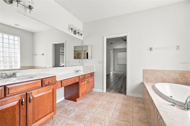 27417 SILVER THATCH DRIVE, Wesley Chapel, FL 33544