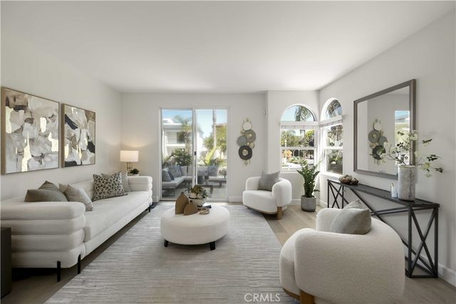 526 12th St, Huntington Beach, CA 92648