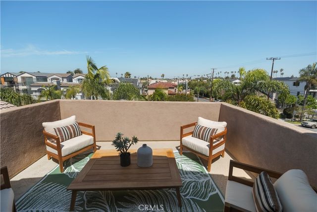 526 12th St, Huntington Beach, CA 92648