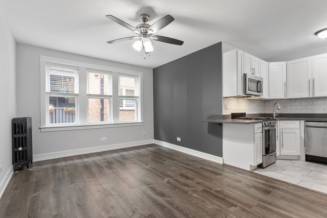 1521 W Sherwin Avenue 209, Chicago, IL 60626