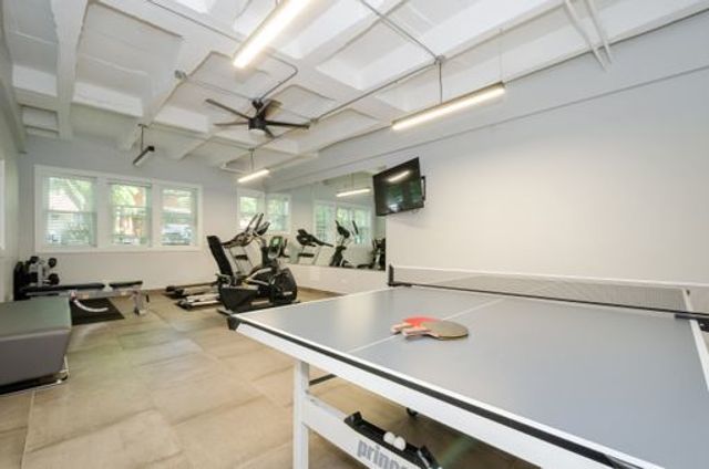 1521 W Sherwin Avenue 209, Chicago, IL 60626