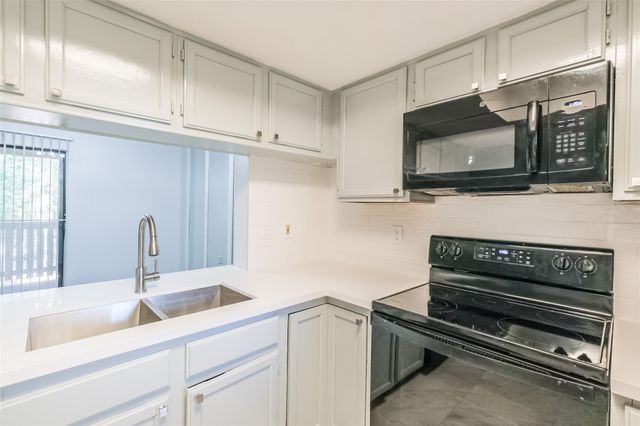 14911 Wunderlich Drive 2302, Houston, TX 77069