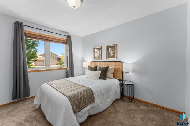 7608 W Loganberry St, Sioux Falls, SD 57106