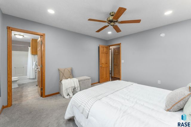 7608 W Loganberry St, Sioux Falls, SD 57106
