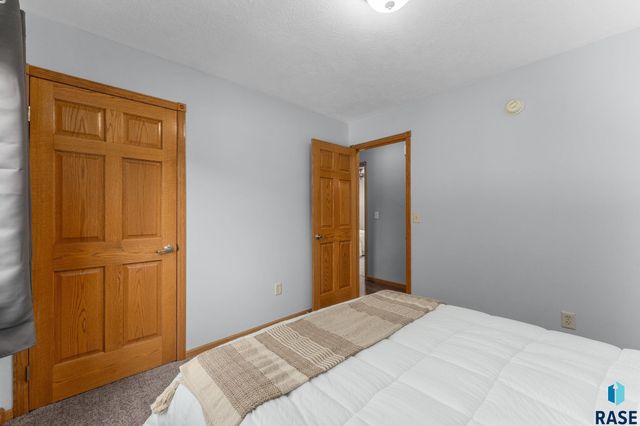 7608 W Loganberry St, Sioux Falls, SD 57106