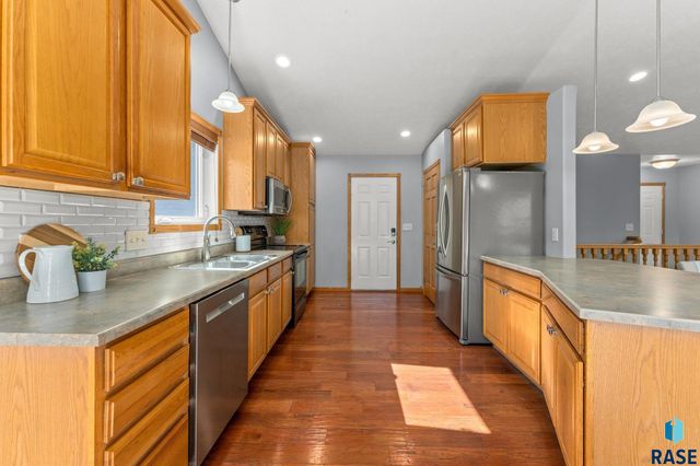 7608 W Loganberry St, Sioux Falls, SD 57106