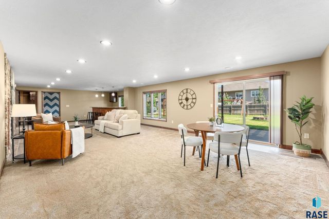 7608 W Loganberry St, Sioux Falls, SD 57106