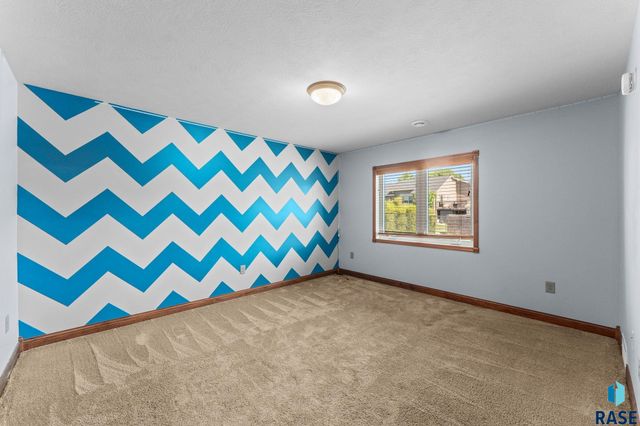 7608 W Loganberry St, Sioux Falls, SD 57106