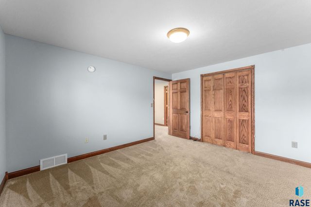 7608 W Loganberry St, Sioux Falls, SD 57106