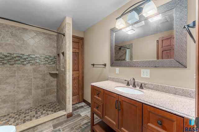 7608 W Loganberry St, Sioux Falls, SD 57106