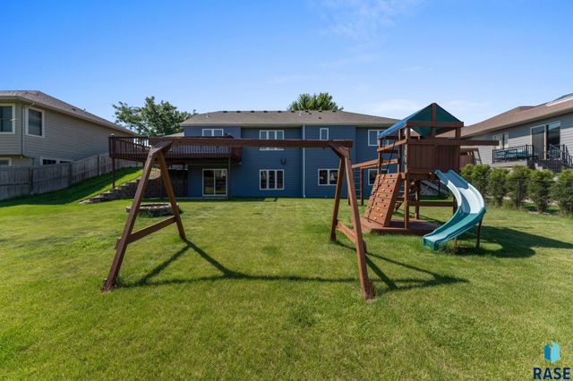 7608 W Loganberry St, Sioux Falls, SD 57106