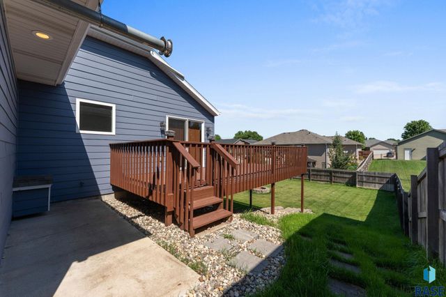 7608 W Loganberry St, Sioux Falls, SD 57106