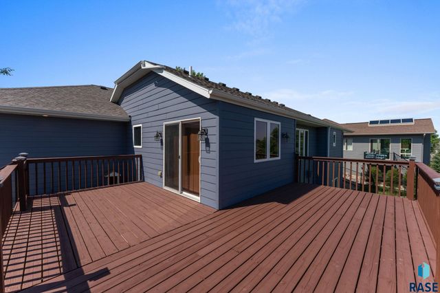 7608 W Loganberry St, Sioux Falls, SD 57106