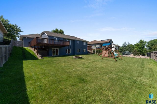 7608 W Loganberry St, Sioux Falls, SD 57106