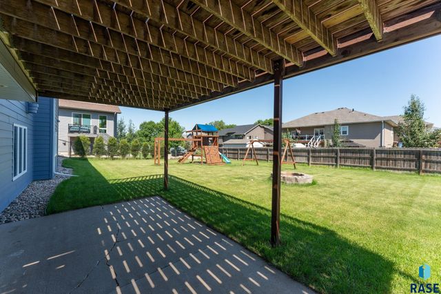 7608 W Loganberry St, Sioux Falls, SD 57106