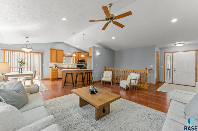 7608 W Loganberry St, Sioux Falls, SD 57106