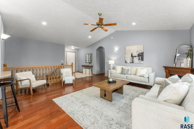 7608 W Loganberry St, Sioux Falls, SD 57106