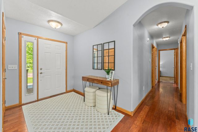 7608 W Loganberry St, Sioux Falls, SD 57106