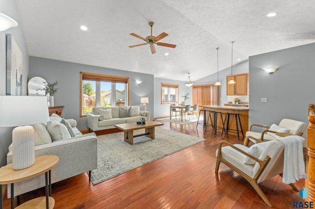 7608 W Loganberry St, Sioux Falls, SD 57106