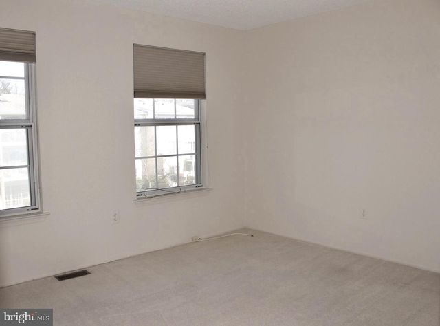 70 CHAMBORD CT, Hamilton, NJ 08619