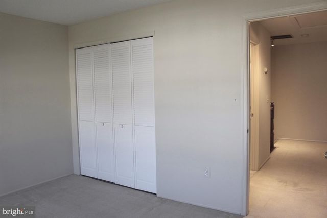 70 CHAMBORD CT, Hamilton, NJ 08619