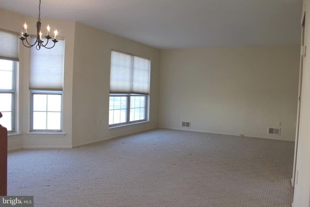 70 CHAMBORD CT, Hamilton, NJ 08619