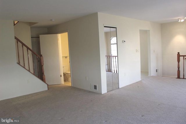 70 CHAMBORD CT, Hamilton, NJ 08619