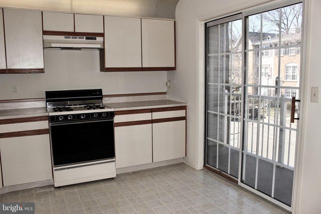 70 CHAMBORD CT, Hamilton, NJ 08619