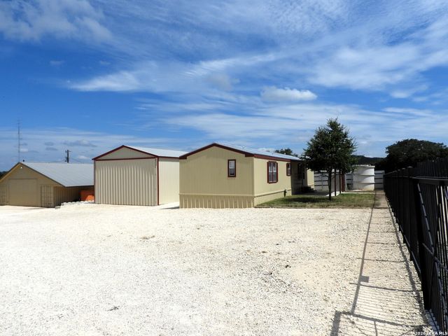10766 PARK ROAD 37, Lakehills, TX 78063