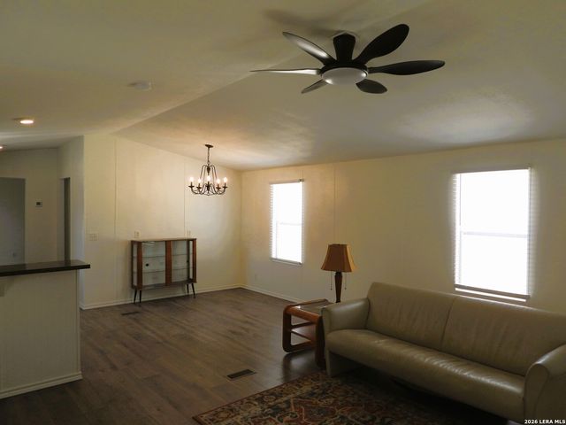 10766 PARK ROAD 37, Lakehills, TX 78063