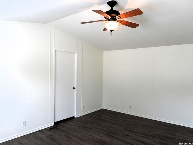 10766 PARK ROAD 37, Lakehills, TX 78063