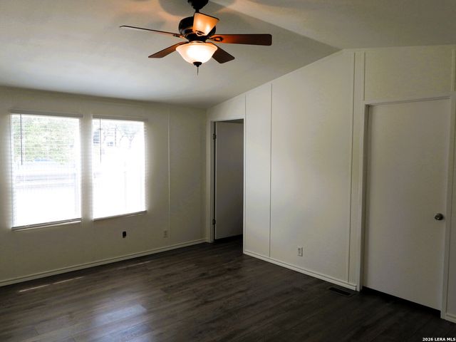 10766 PARK ROAD 37, Lakehills, TX 78063
