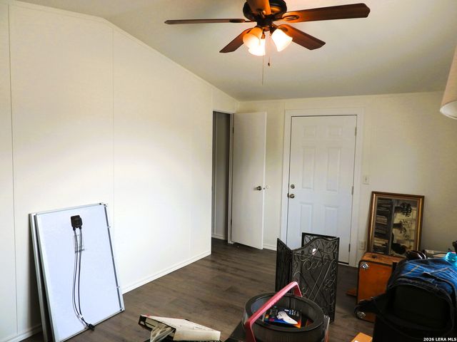 10766 PARK ROAD 37, Lakehills, TX 78063