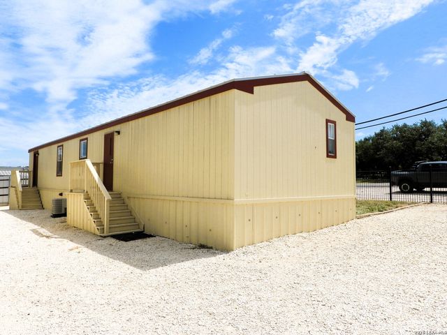 10766 PARK ROAD 37, Lakehills, TX 78063