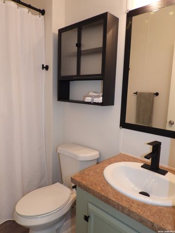 10766 PARK ROAD 37, Lakehills, TX 78063