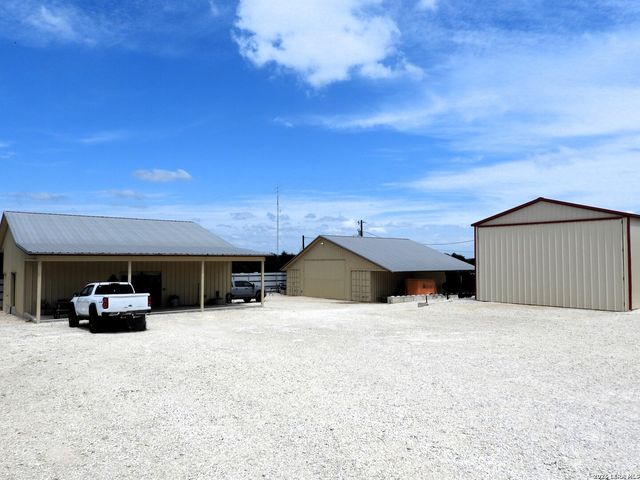 10766 PARK ROAD 37, Lakehills, TX 78063