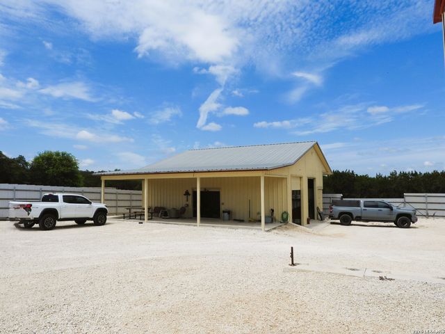 10766 PARK ROAD 37, Lakehills, TX 78063